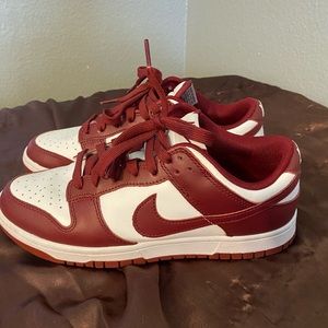 Nike low dunks size 7